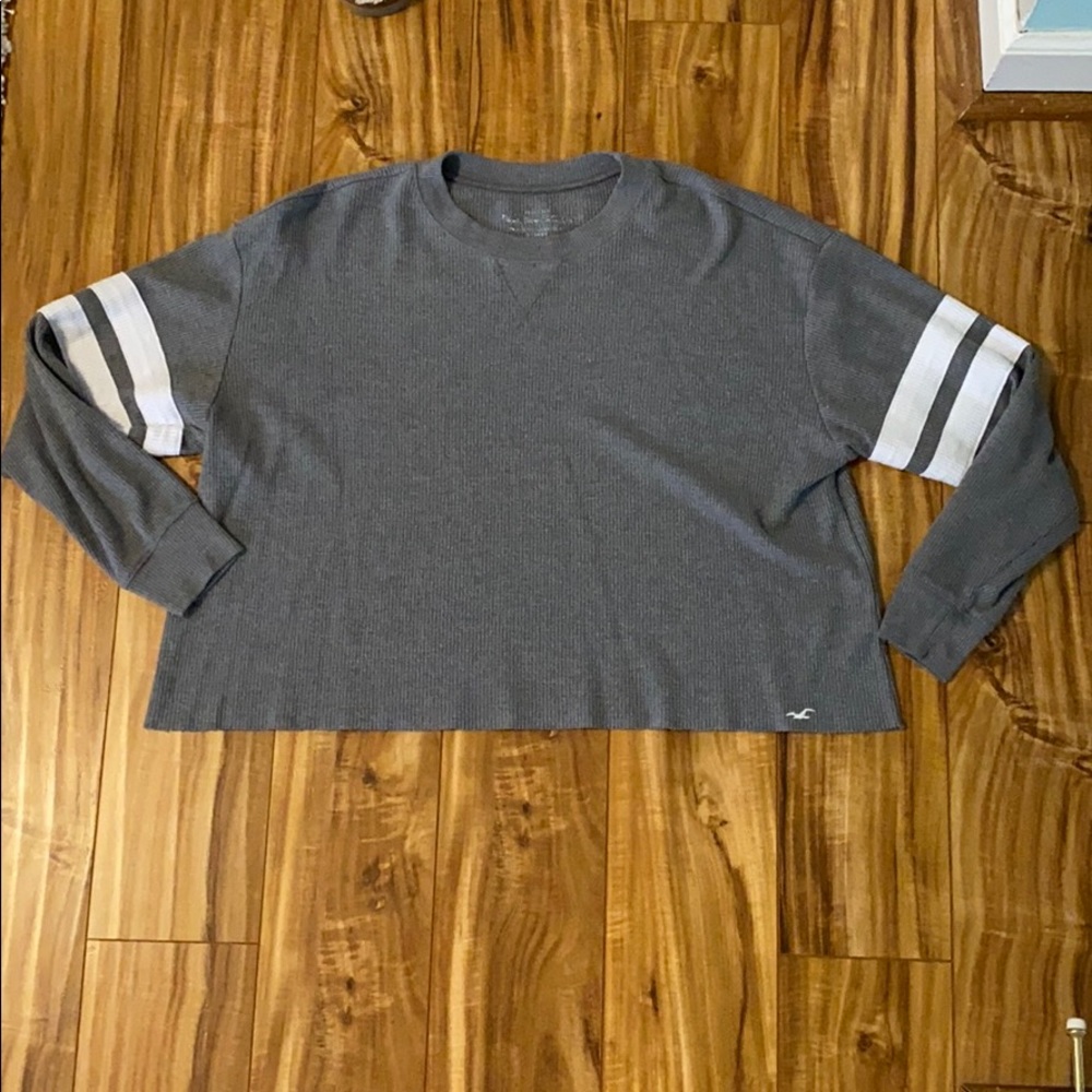 Grey cropped long sleeve shirt